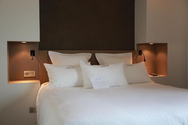 Le Konine - Hotel & Bar & Restaurant Montceau-les-Mines Eksteriør billede