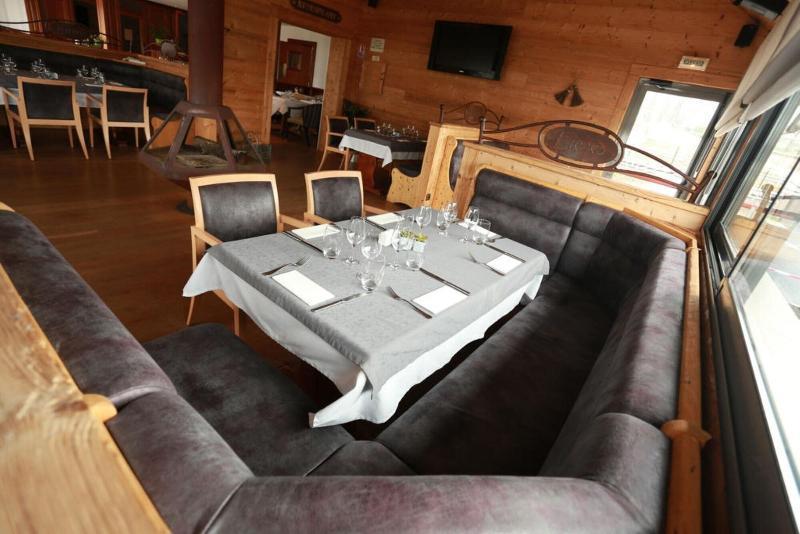 Le Konine - Hotel & Bar & Restaurant Montceau-les-Mines Eksteriør billede