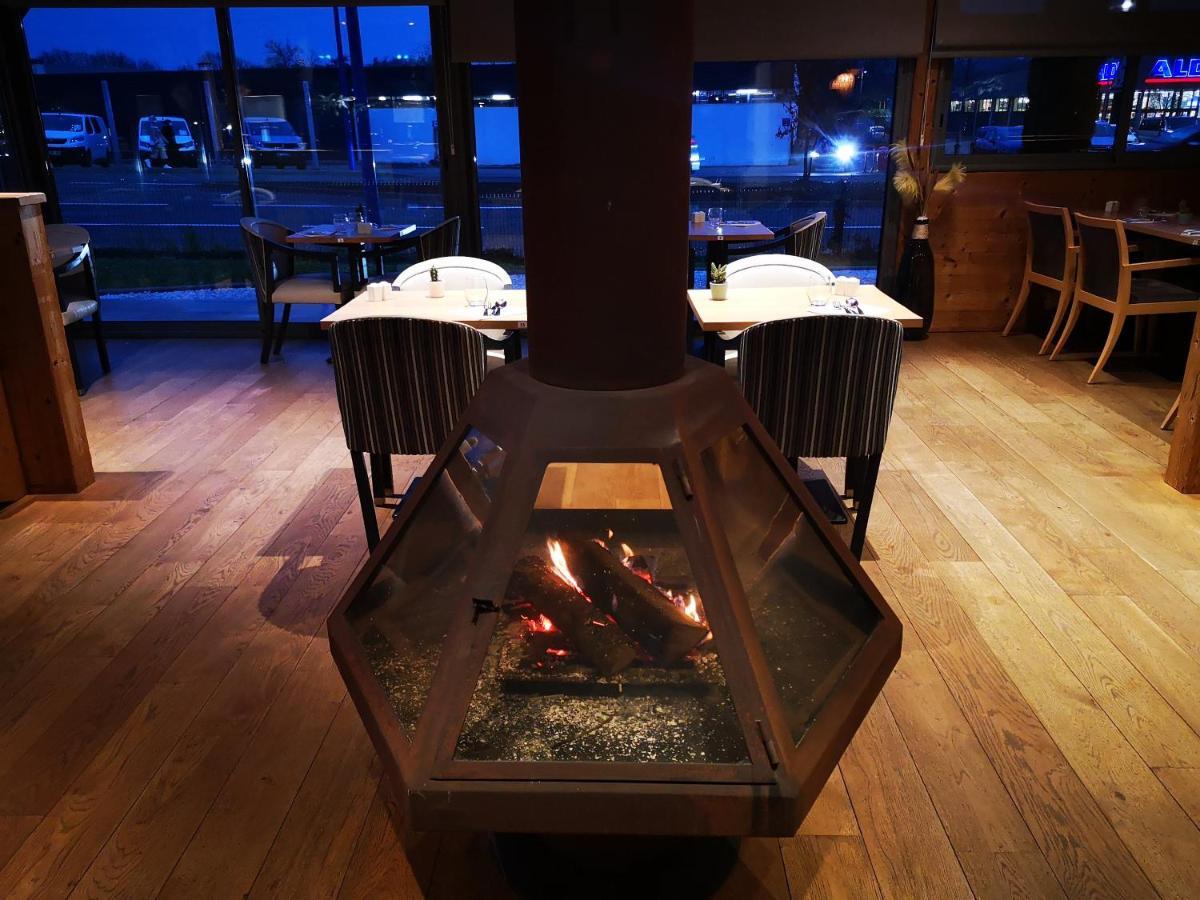 Le Konine - Hotel & Bar & Restaurant Montceau-les-Mines Eksteriør billede