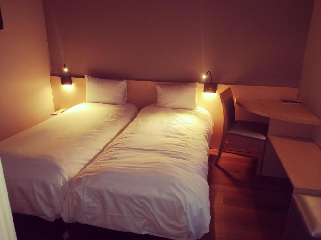 Le Konine - Hotel & Bar & Restaurant Montceau-les-Mines Eksteriør billede