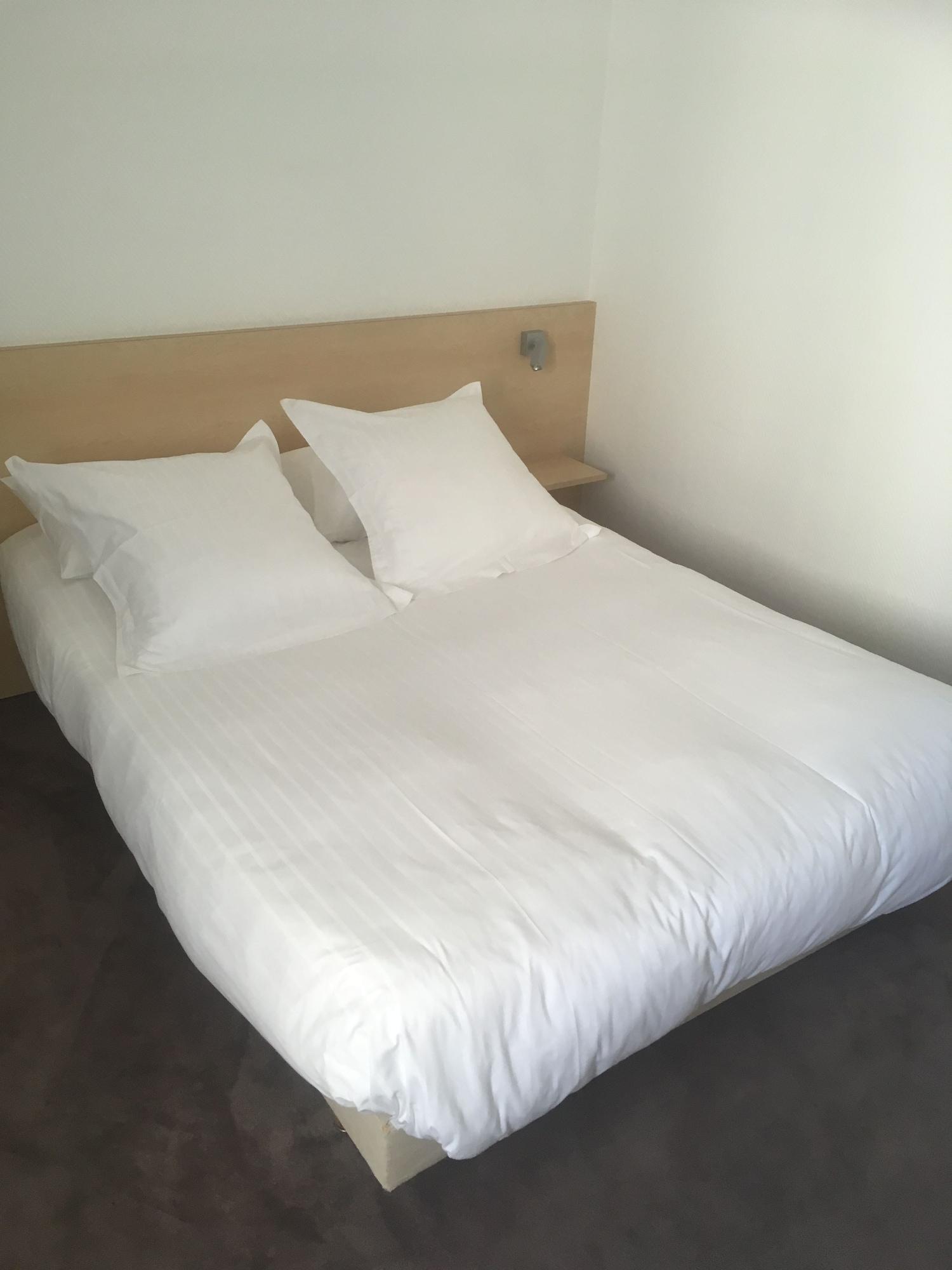 Le Konine - Hotel & Bar & Restaurant Montceau-les-Mines Eksteriør billede