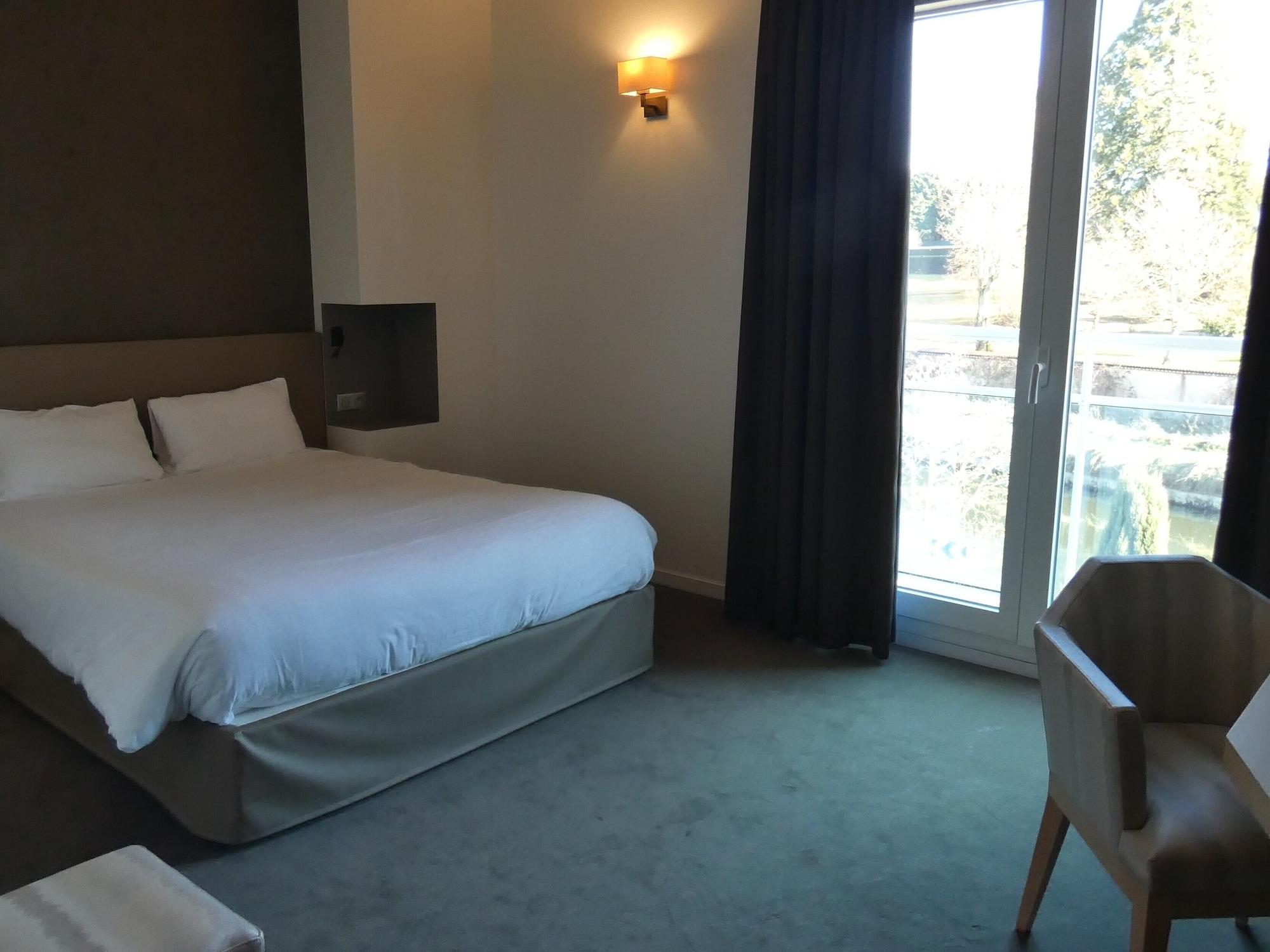 Le Konine - Hotel & Bar & Restaurant Montceau-les-Mines Eksteriør billede