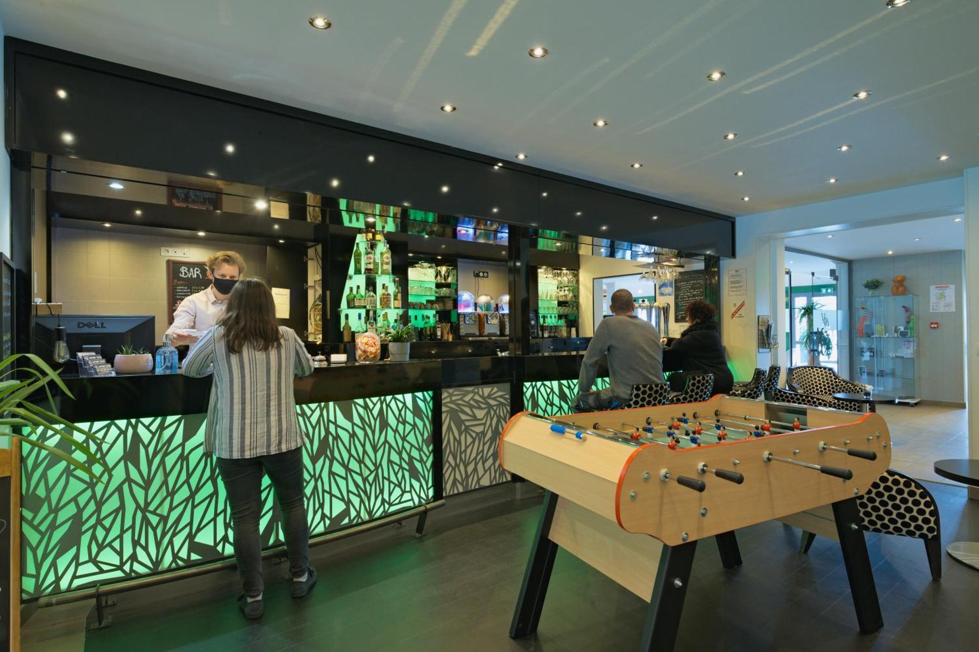 Le Konine - Hotel & Bar & Restaurant Montceau-les-Mines Eksteriør billede