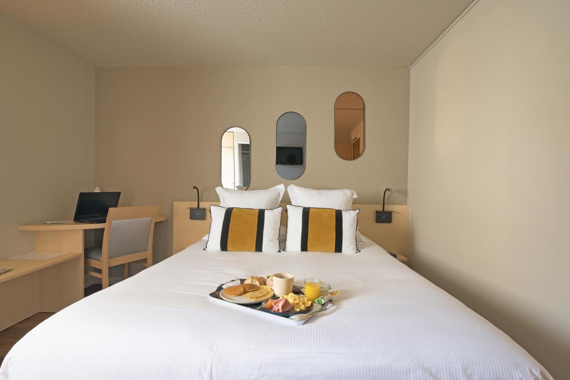 Le Konine - Hotel & Bar & Restaurant Montceau-les-Mines Eksteriør billede