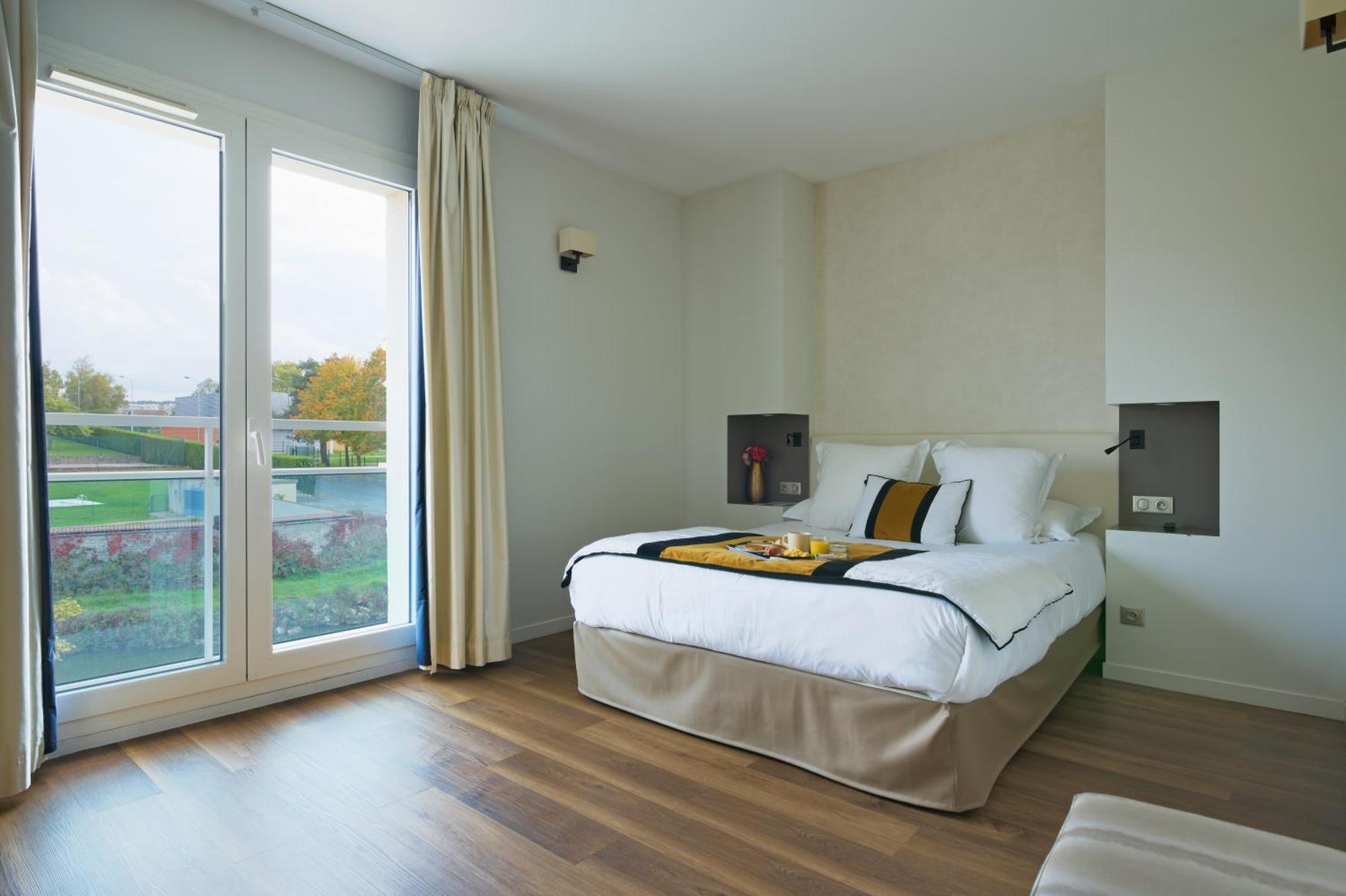 Le Konine - Hotel & Bar & Restaurant Montceau-les-Mines Eksteriør billede