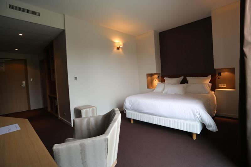 Le Konine - Hotel & Bar & Restaurant Montceau-les-Mines Eksteriør billede